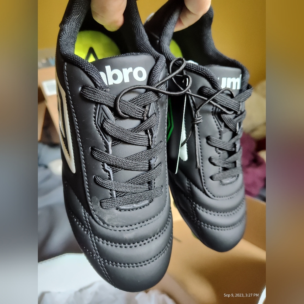 New in Box NIB Size 3 Boy's Umbro soccer cleats black